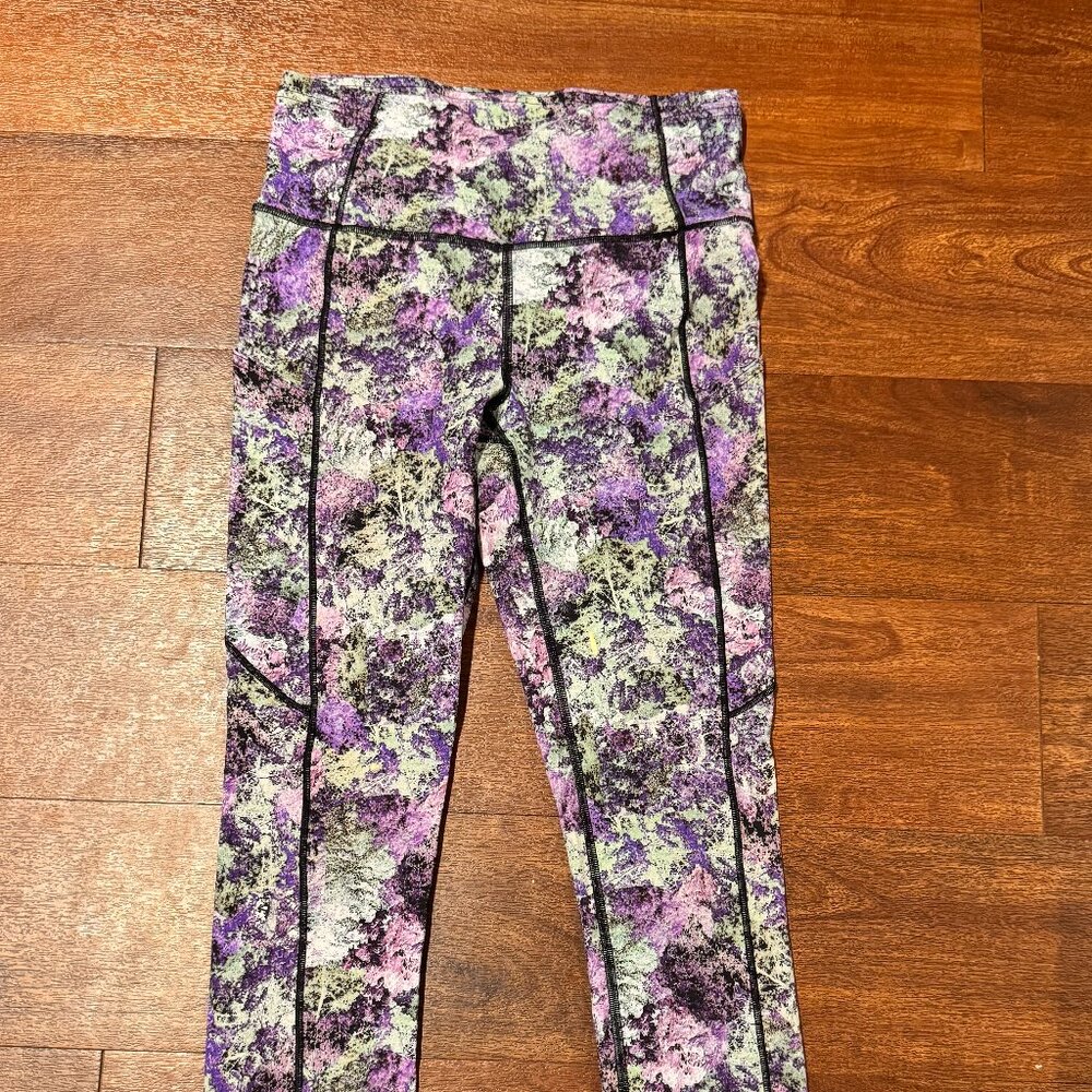 Lululemon Fast and Free Full-Length Tight with Pockets – Size 6 Purple Floral Pr